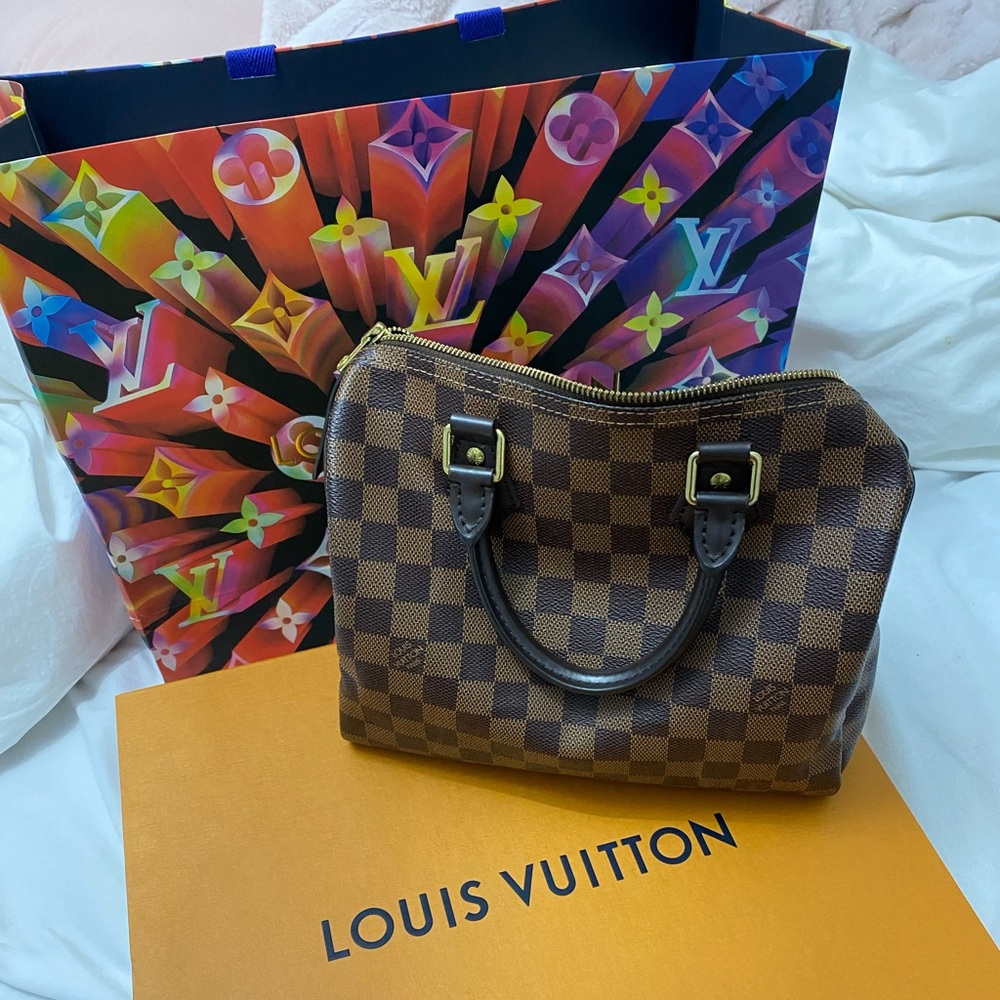 Louis Vuitton Speedy 25 in great condition. Hardly used and comes with dust bag